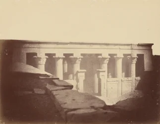 Frontansicht des Hauptraums des Tempels von Edfu